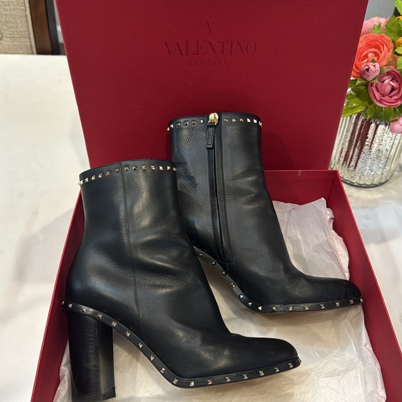 Authentic Valentino Garavani booties with box